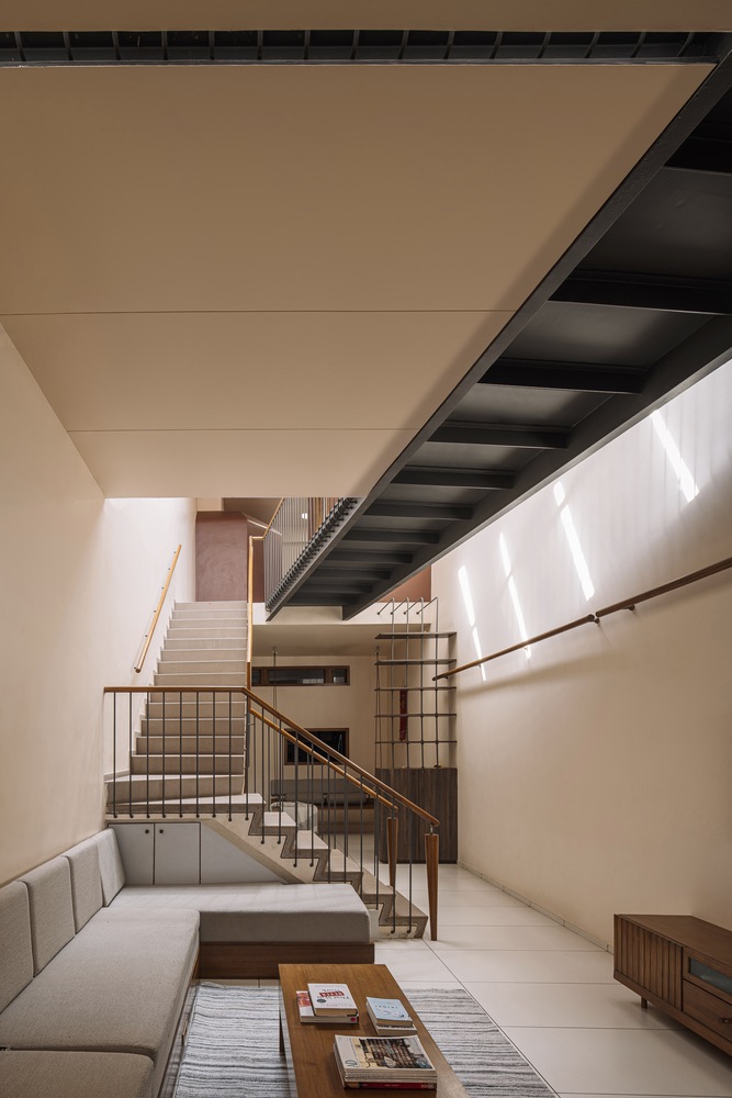 印度 Mandvi 的线性住宅丨The Company of Design-31