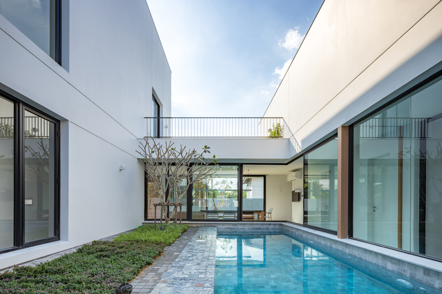 曼谷郊区诗意空间 · 多庭院住宅-40