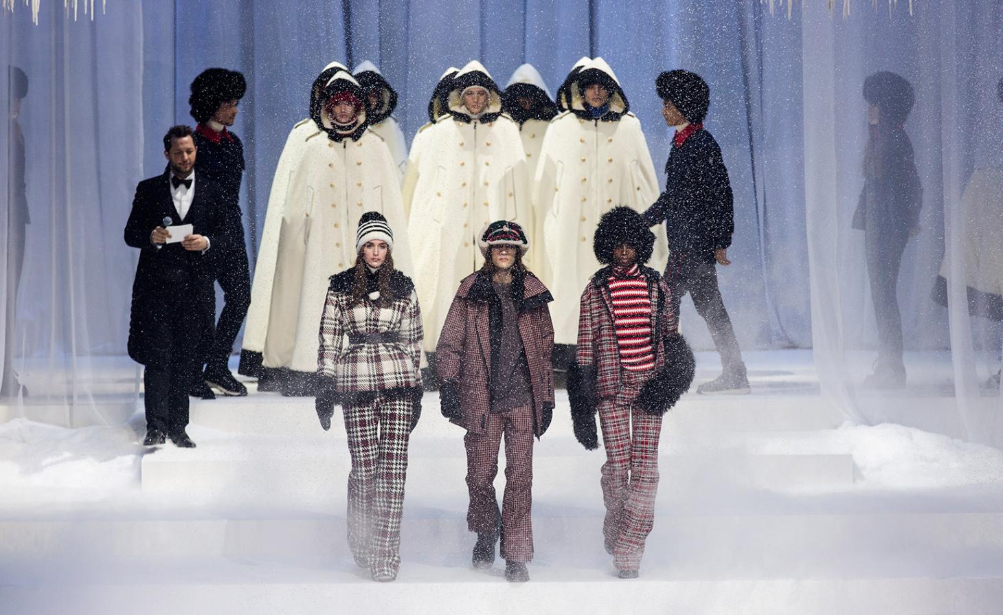 Moncler 冬季舞会时尚秀 | 奢华羽绒服品牌的室内设计魅力-21