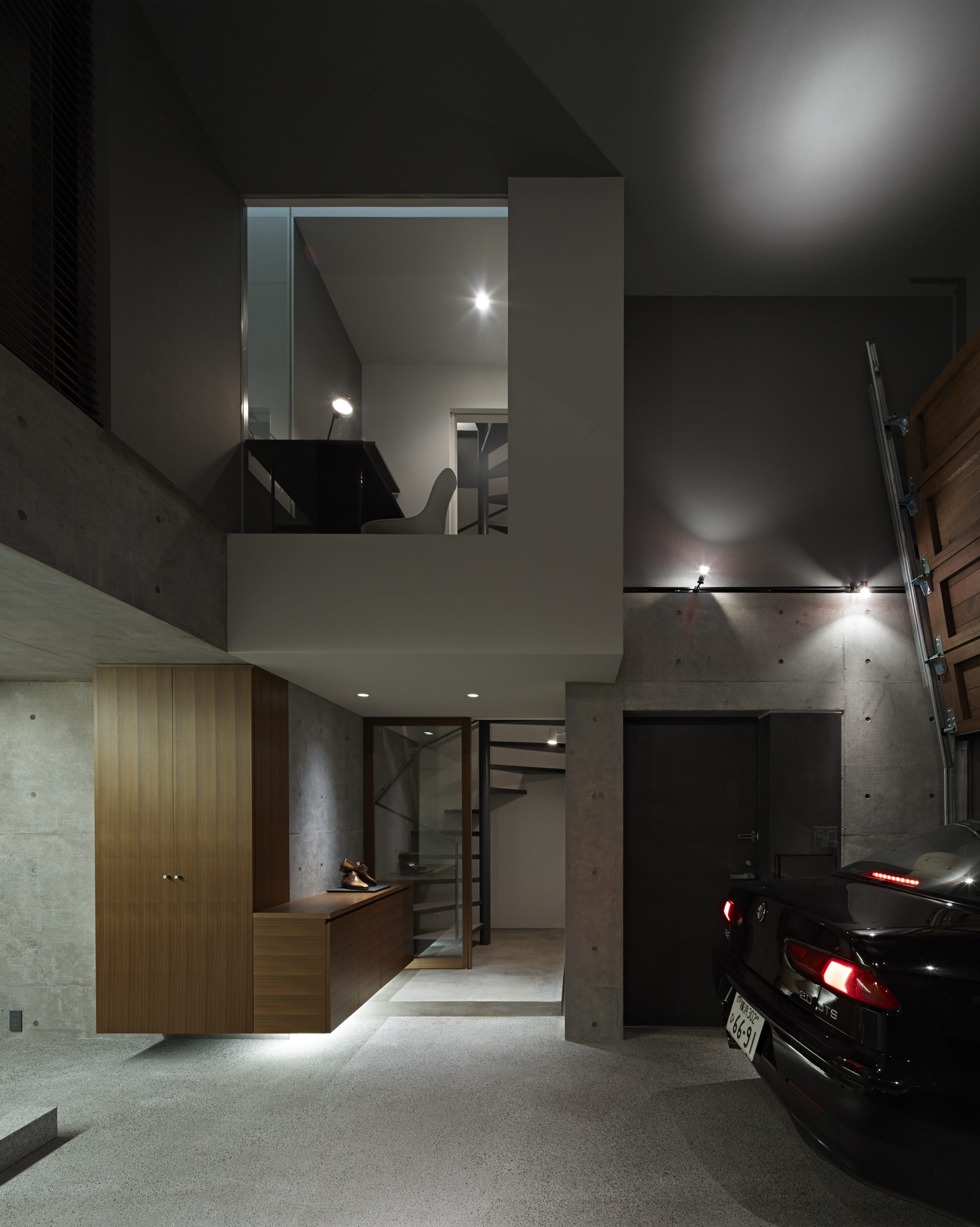 garage house with morning light courtyard | Genki Tsubasa Architects and Associates-18