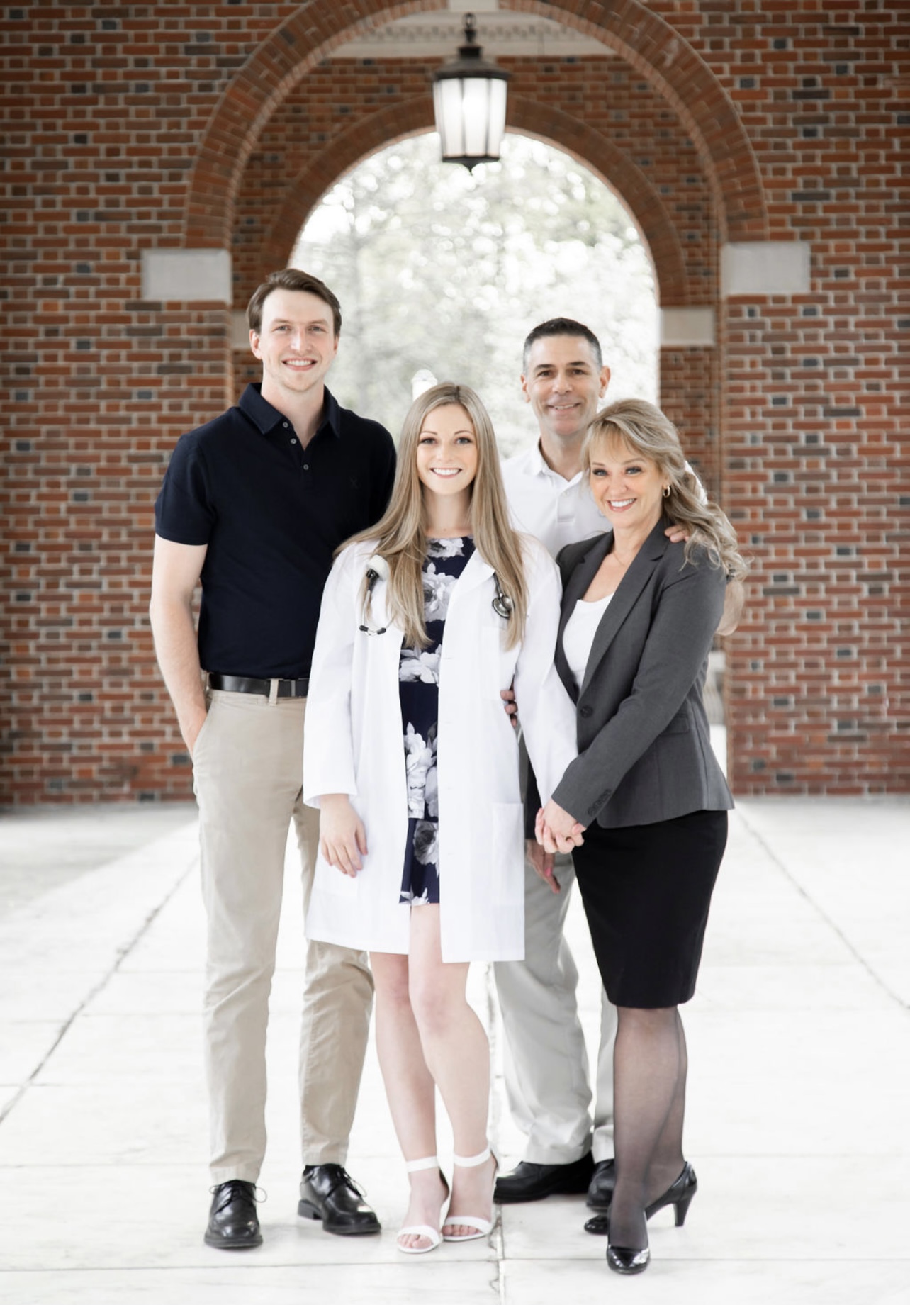 Dawn LaCarte女儿的毕业相关设计（推测）-2