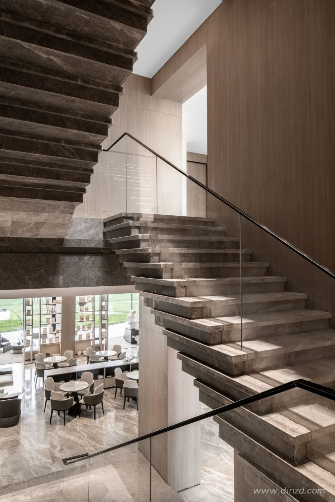 青岛 MOMA 通汇当代阅销售中心 | 现代与线条主义的艺术混搭-44