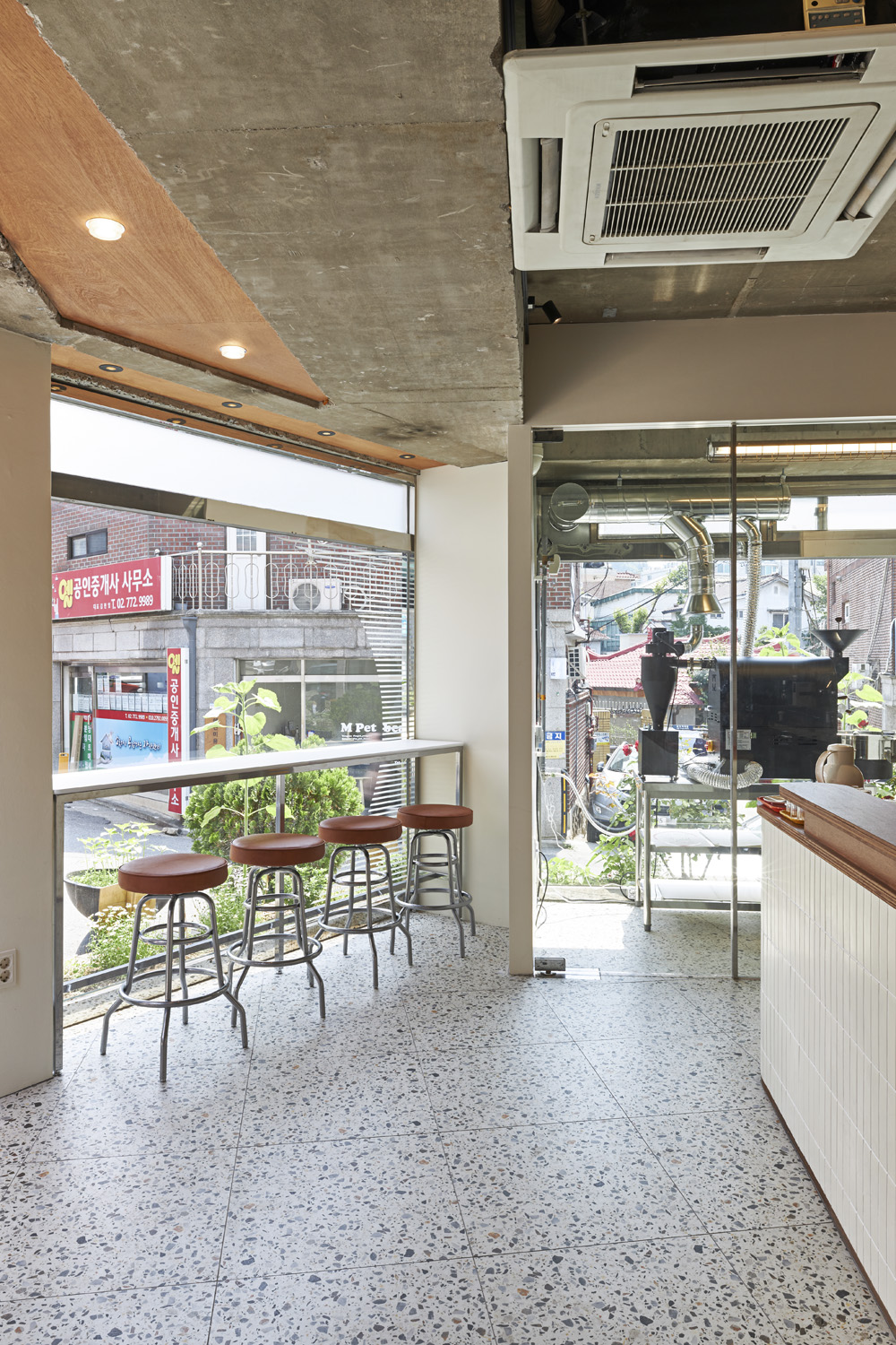 现代简约风 10 坪咖啡厅设计，美观实用兼具-8