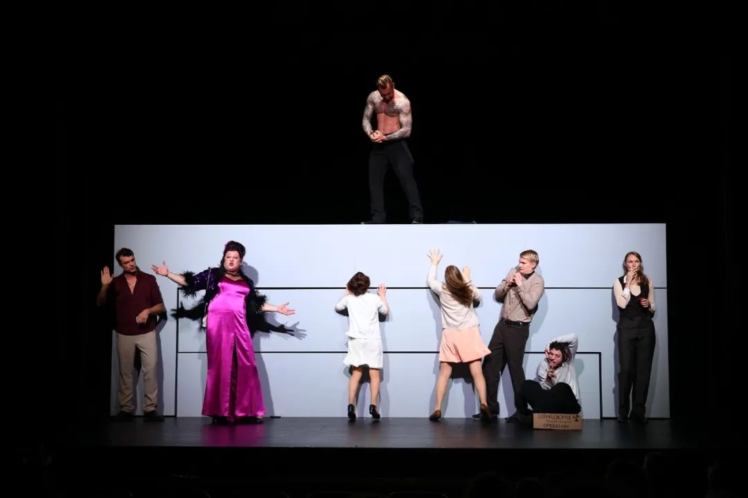 舞台魔法师 | 塞巴斯蒂安·汉纳克的震撼空间美学-76