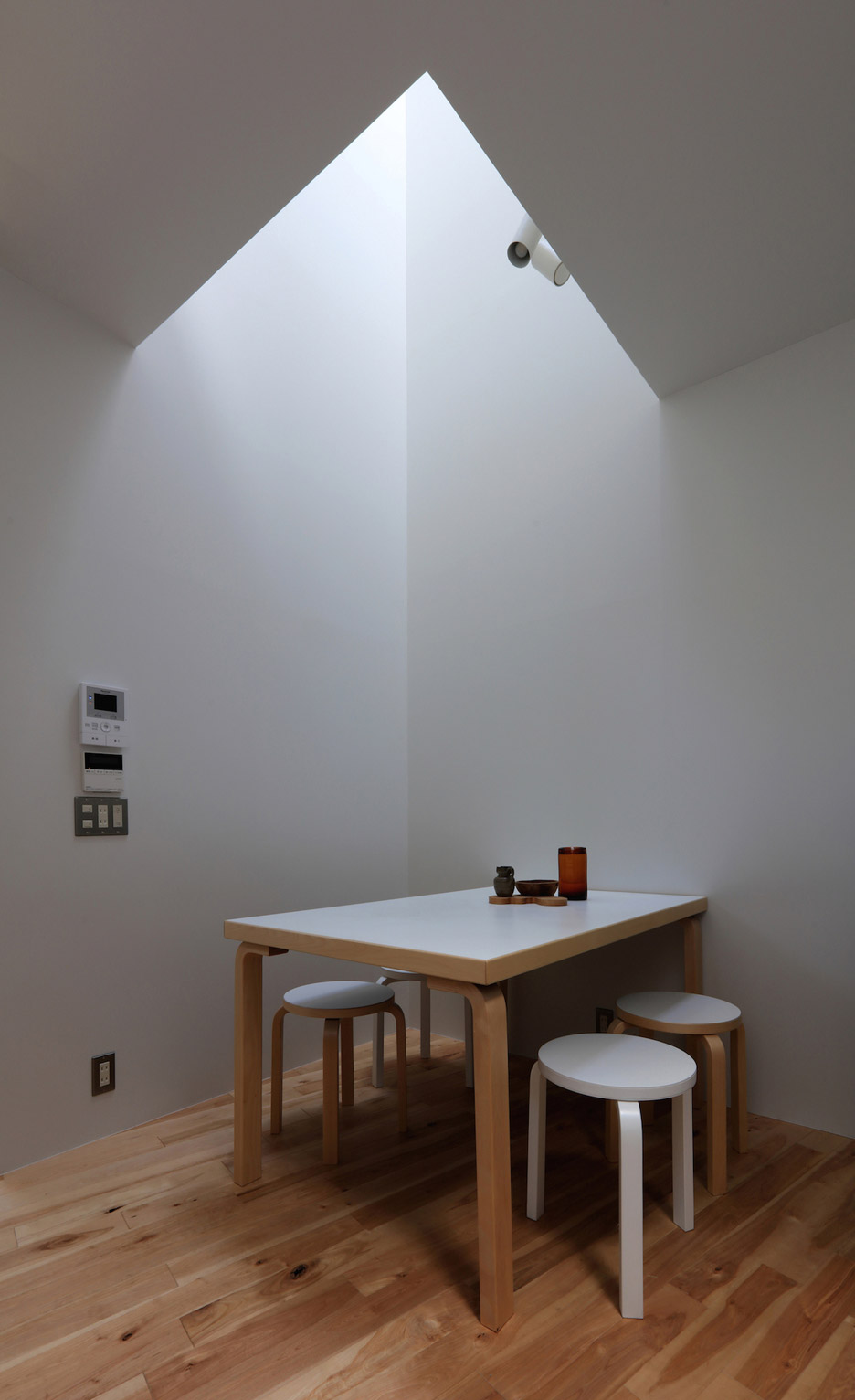 错层手法为四米宽的东京住宅增添无限魅力-3