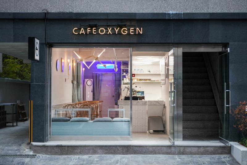 首尔现代简约咖啡厅，8 坪空间打造时尚室内设计-2