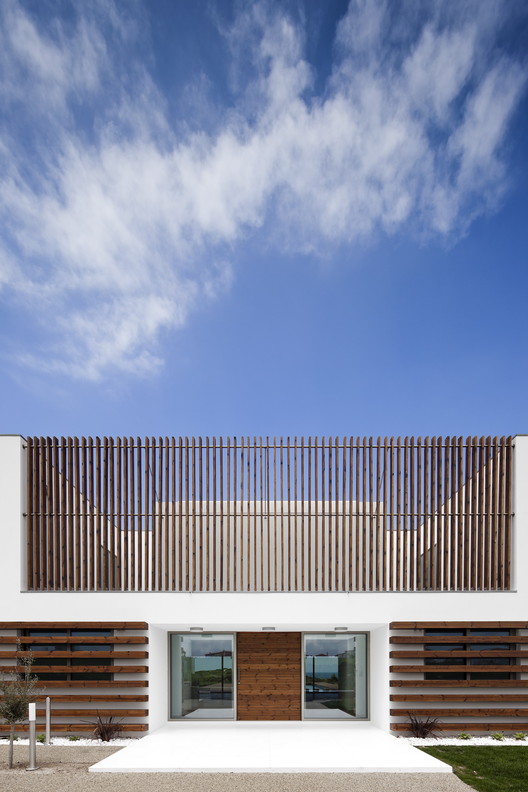 葡萄牙 Obidos 海滨别墅 | 室内外和谐共生的绿意空间-24