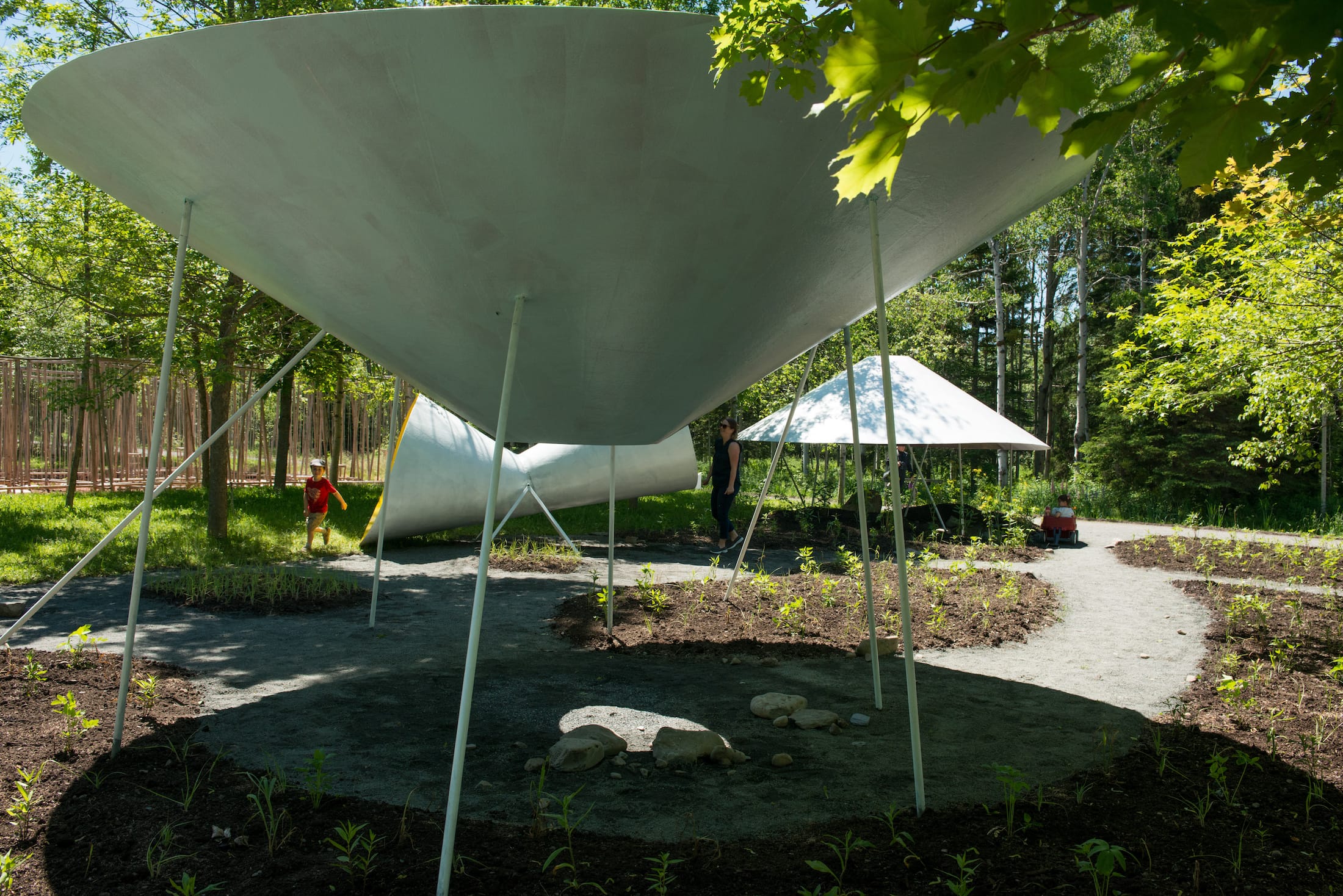 2019 加拿大国际花园节 | 彩色“岩石”结构装置引人入胜-97