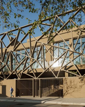 Granja Assembly / Lousinha Arquitectos