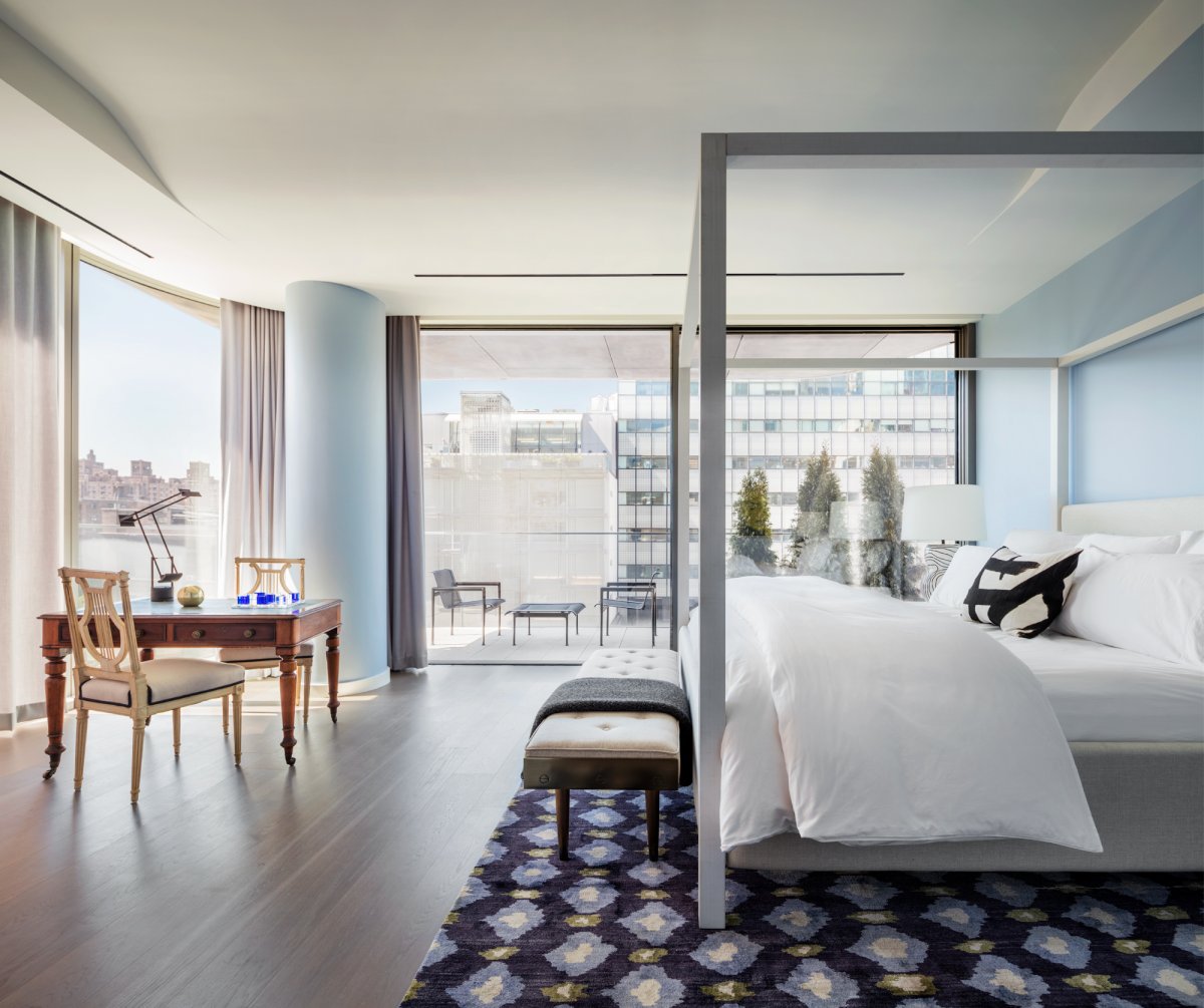 Eric Cohler 设计纽约豪华公寓,弯曲沙发诠释侘寂美学-7