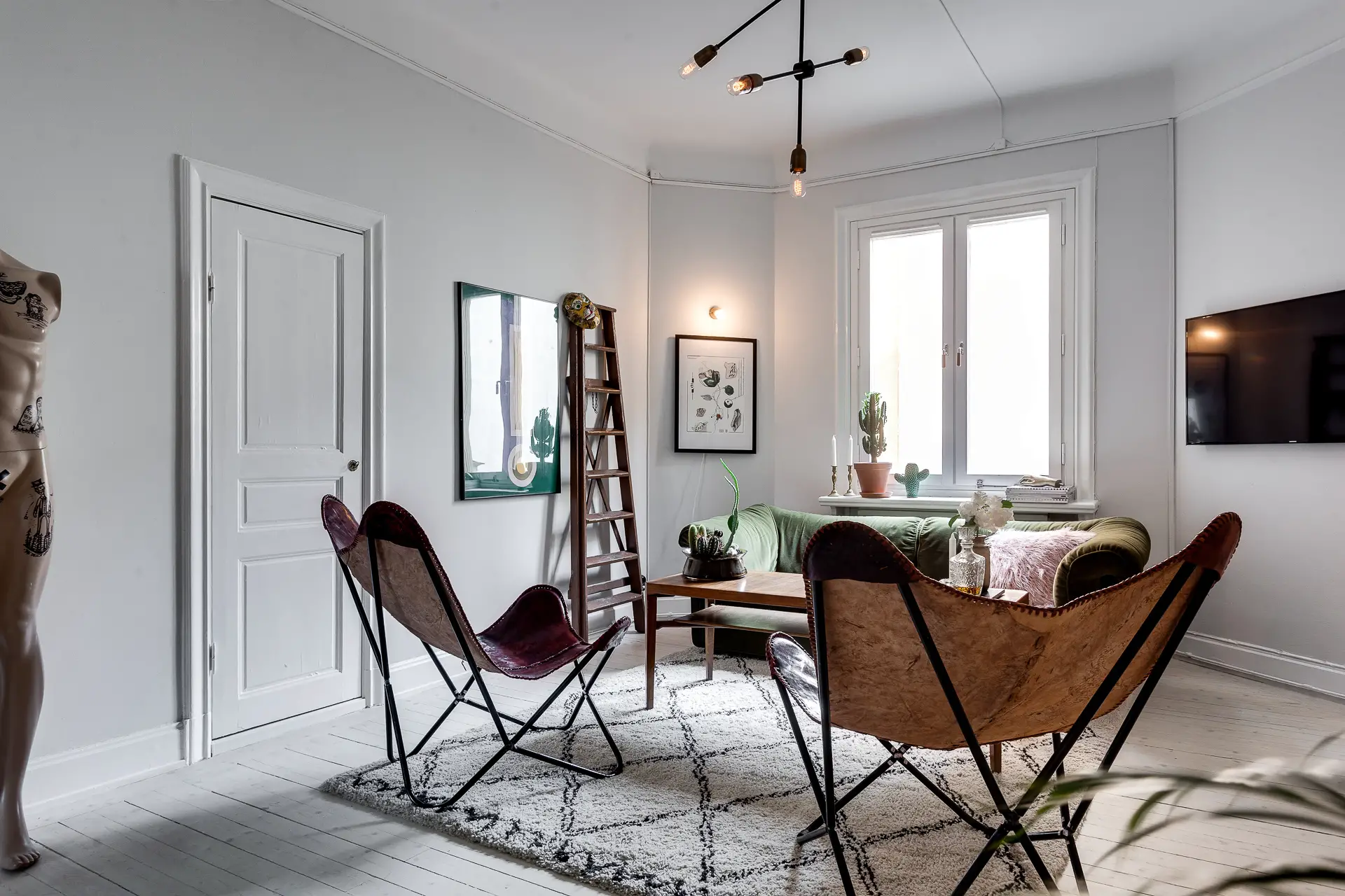 奇特人体模型装饰 | 铜制背挡板的巧妙运用-2