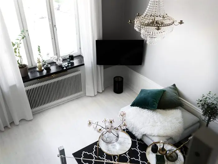 瑞典 1931 年老建筑中的红砖阁楼卧室-12