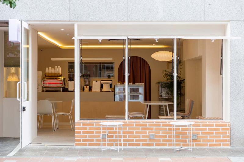 17 坪温馨咖啡馆，简约现代风格的魅力-3