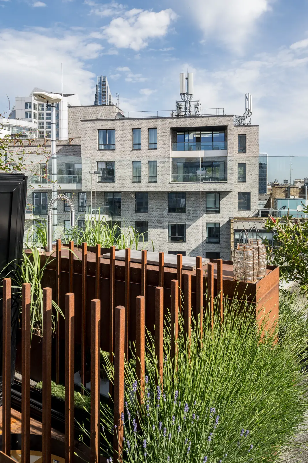 伦敦独特黑色设计公寓 | 古典与现代的完美融合-29