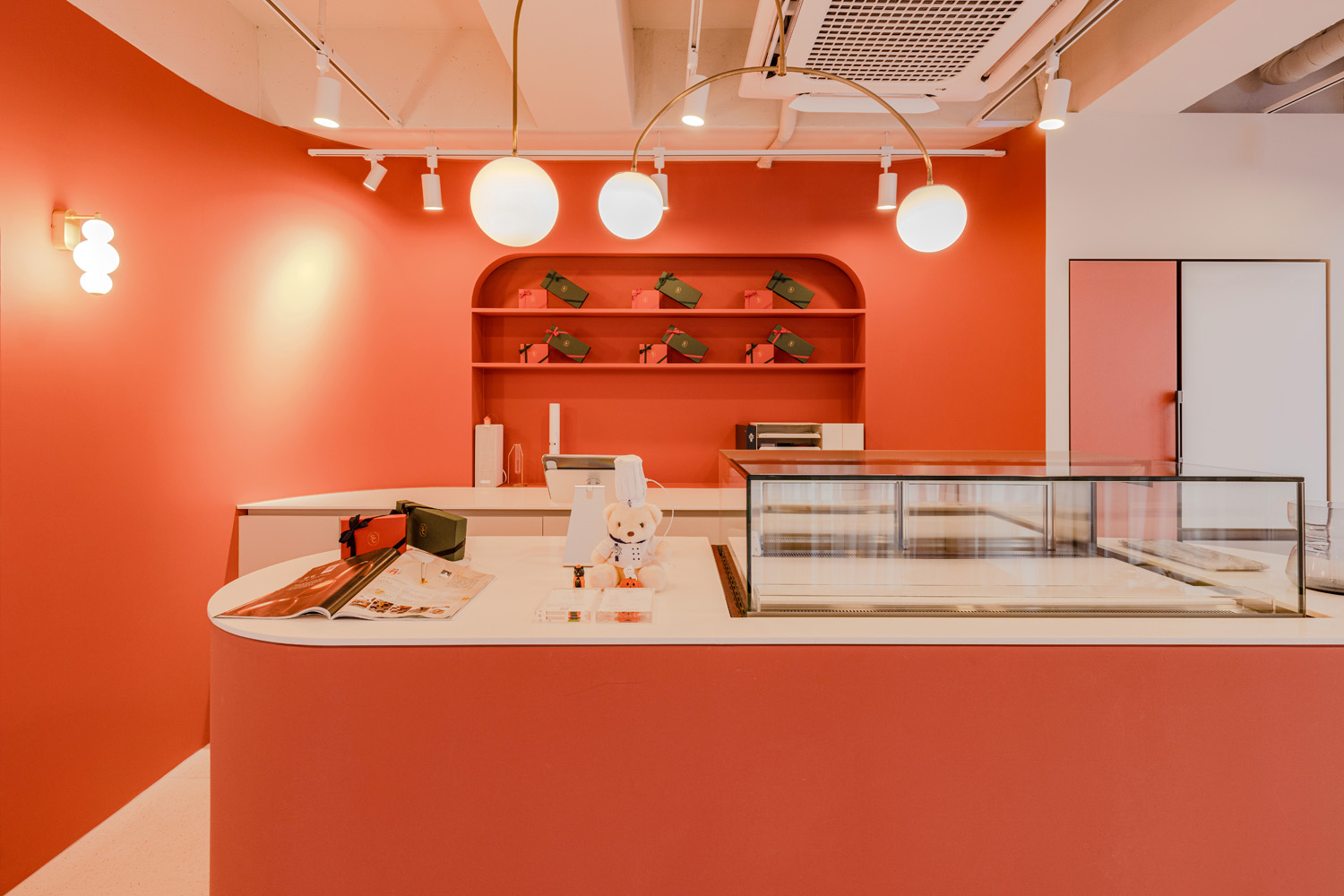 粉色糖果般的斯文空间 | 15 平米咖啡厅的甜蜜设计-5