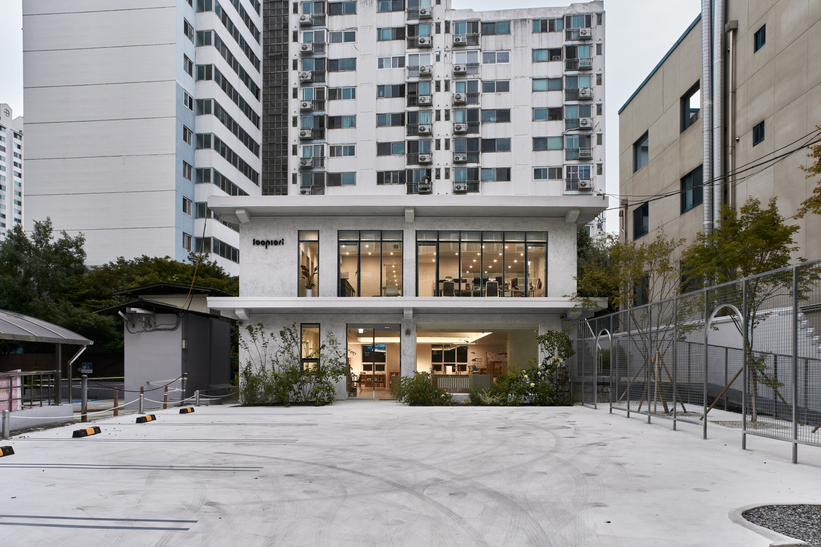 白色与木纹，高品质儿童家具设计-2