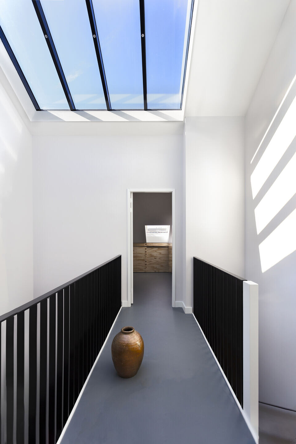 荷兰军营旧马厩变身为独特住宅-18