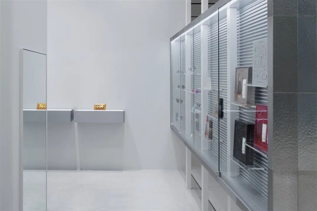 日本 BAO BAO ISSEY MIYAKE 包店设计丨Moment-9