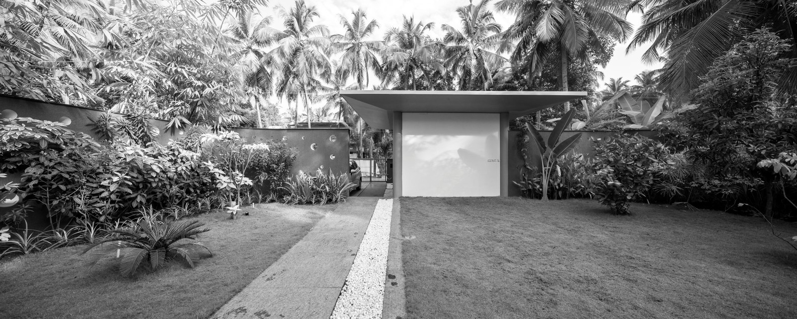 The Floating Parasol House  LIJO.RENY.architects-29