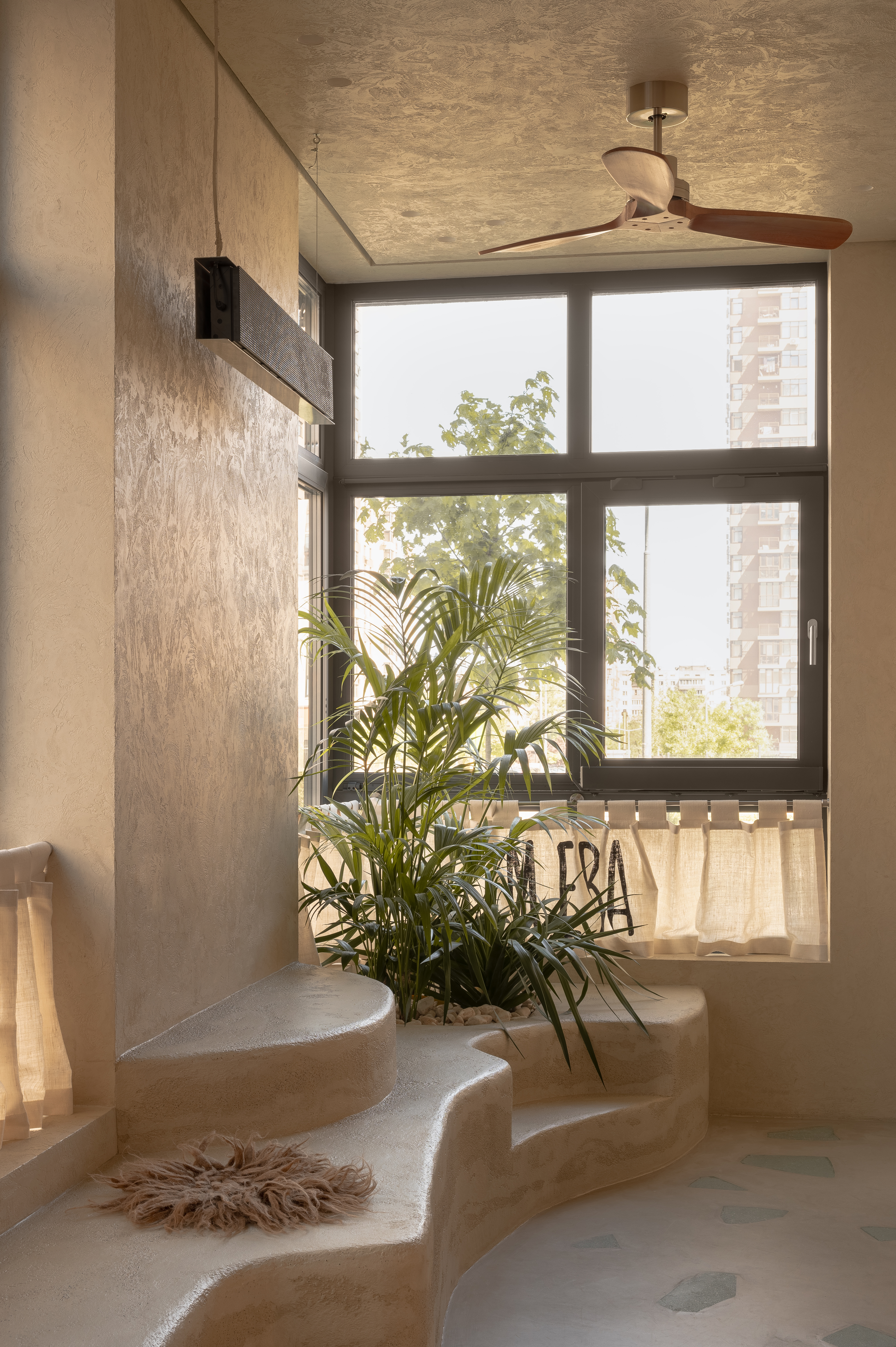 梅瓦点（注：MEVA可能是特定的品牌、名称等，如果有更多背景信息，翻译会更精准） 丨乌克兰基辅-23