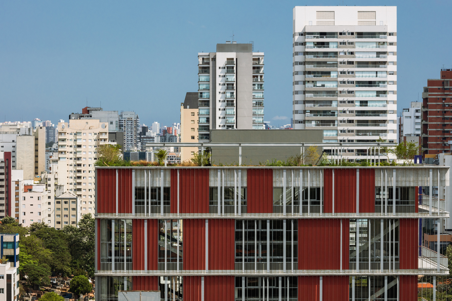 巴西圣保罗 Pop+ 建筑,绿意环绕的现代商业空间-41