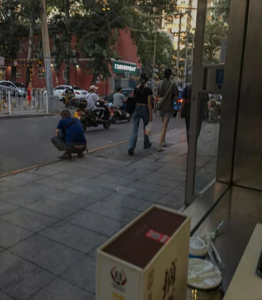 异乡夜色 · 小店的千姿百态丨黄兴国-9