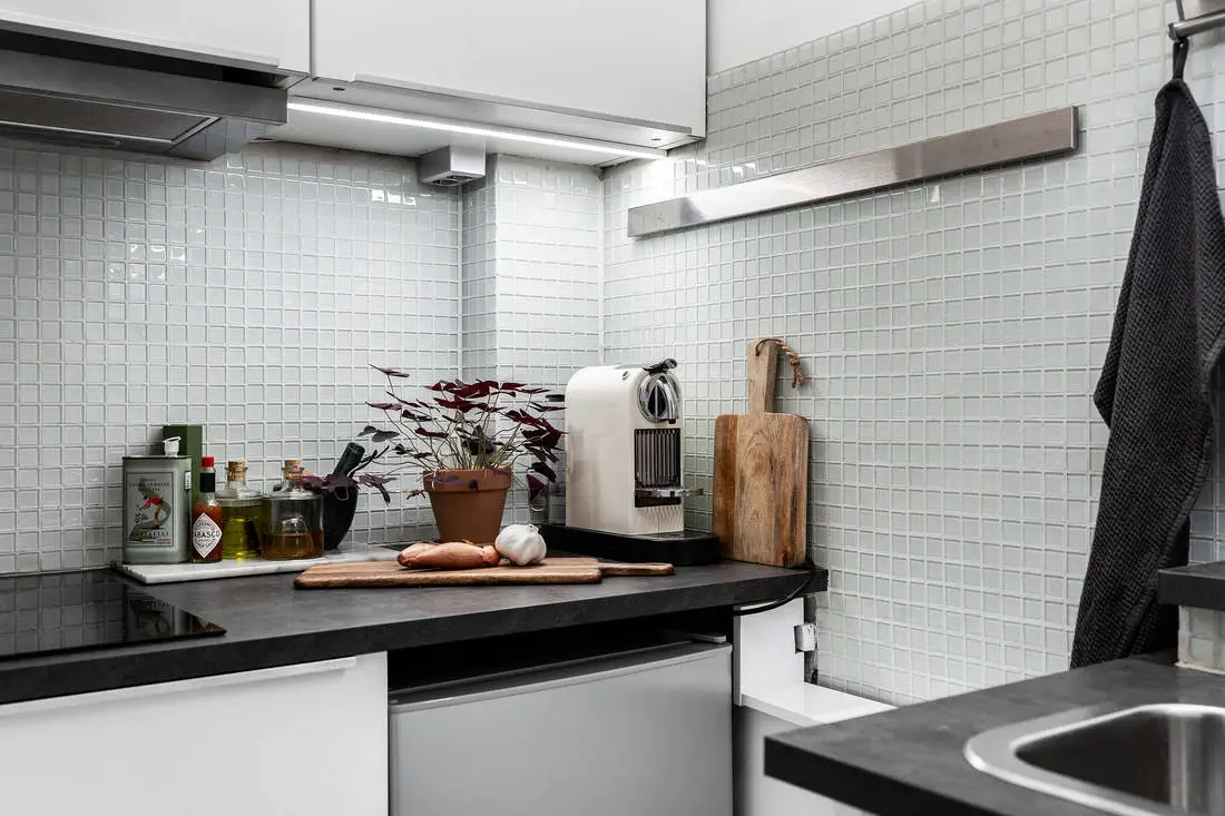 瑞典 31m²studio 的超高床设计-9