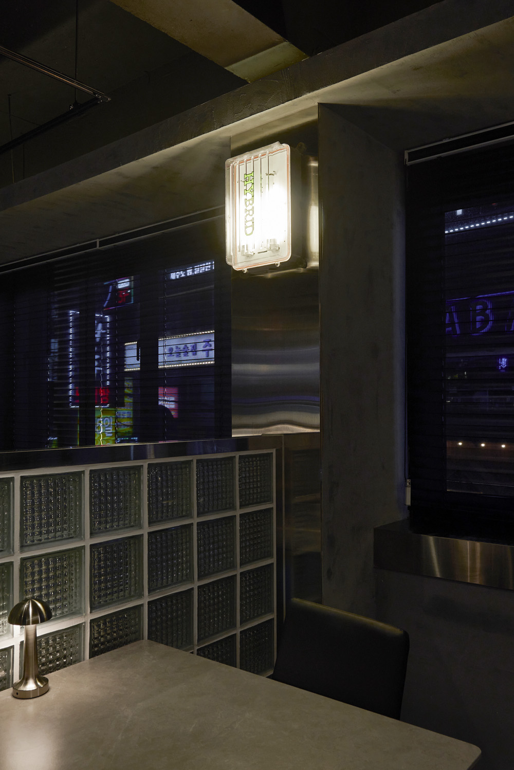 高级黑 | 25 坪韩餐店的精致内饰设计-10