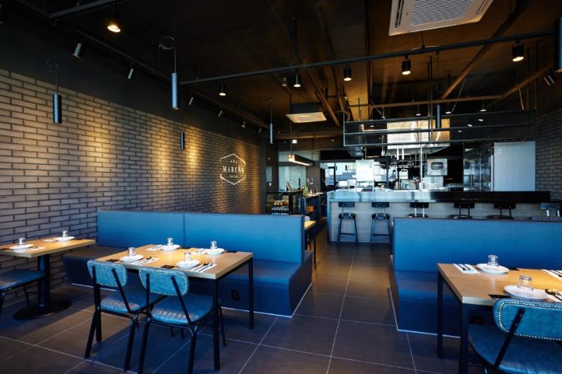 简约清新餐厅设计，蓝色调打造温馨空间-4