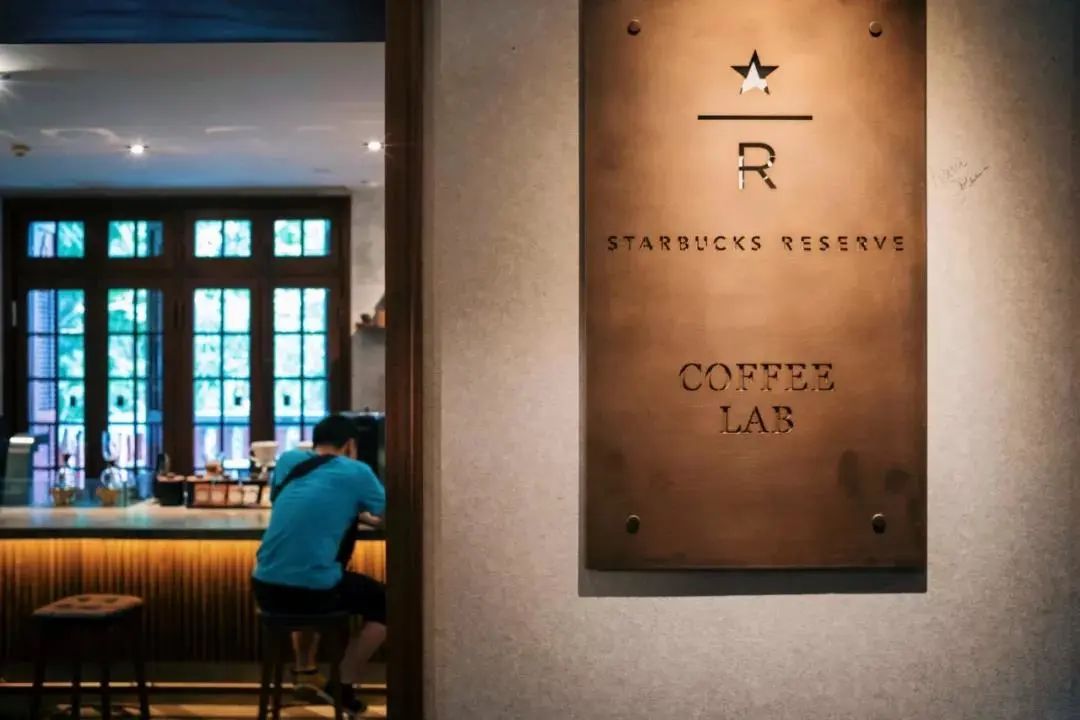 全球最美星巴克,花店、水族馆、百樱共赏-88