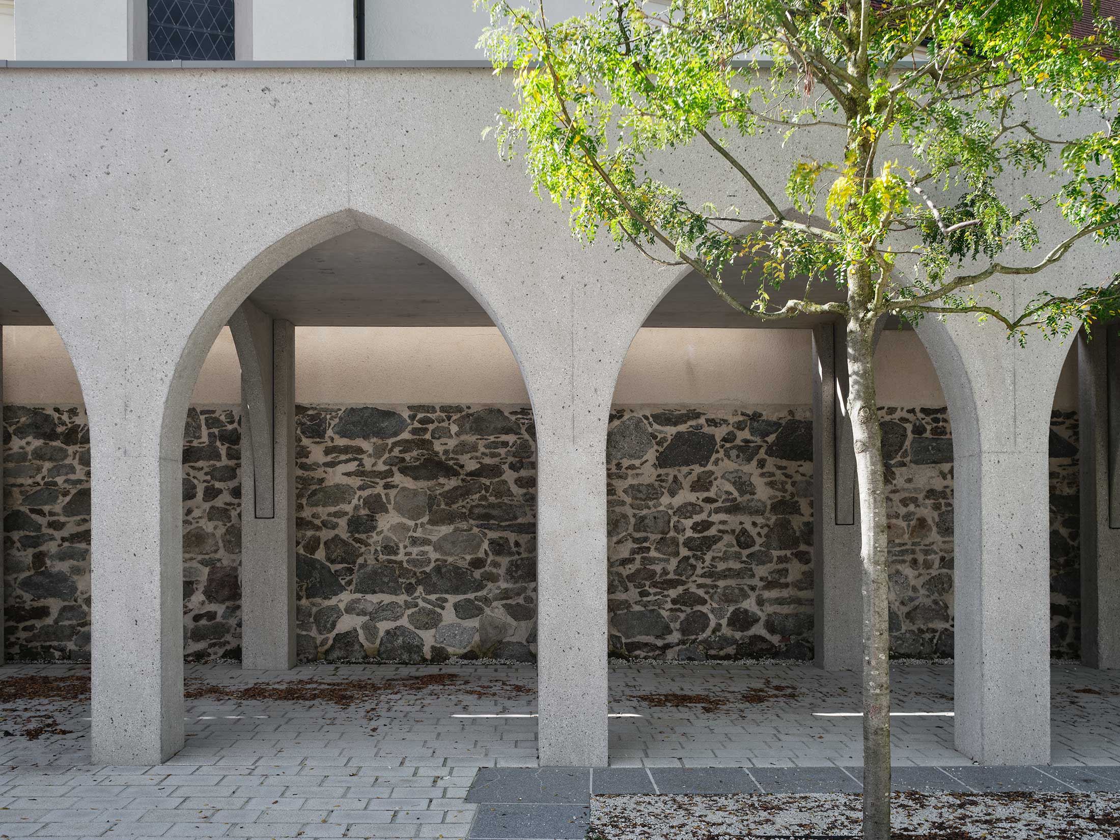 霍尔辛教堂拱廊丨Hertl Architekten-13