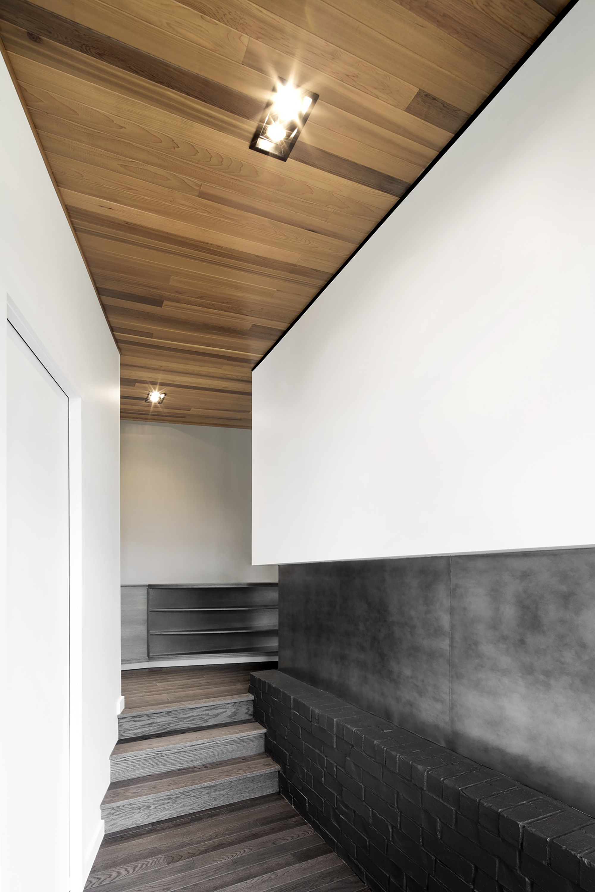 加拿大湖泊风景住宅 | 非传统布局与自然景观的完美融合-29