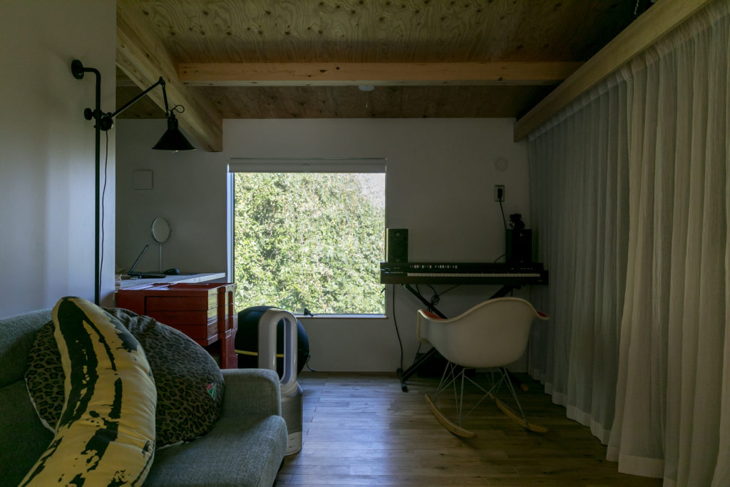 鎌倉の景観に溶け込む緑の中に静かに佇む和を再構築した黒い箱 | Architecture | 100%LiFE-18