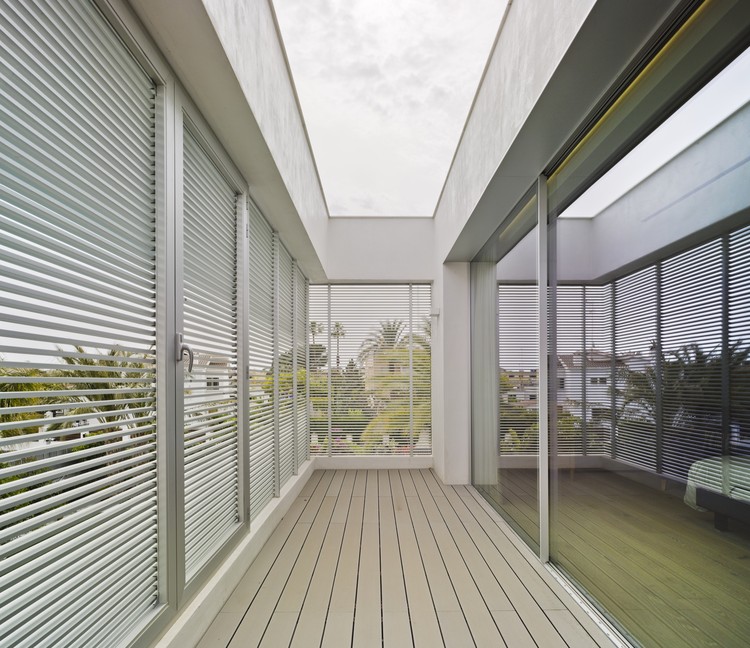 极简雕塑家居 | ZüV 别墅的豪华材料与设计-7