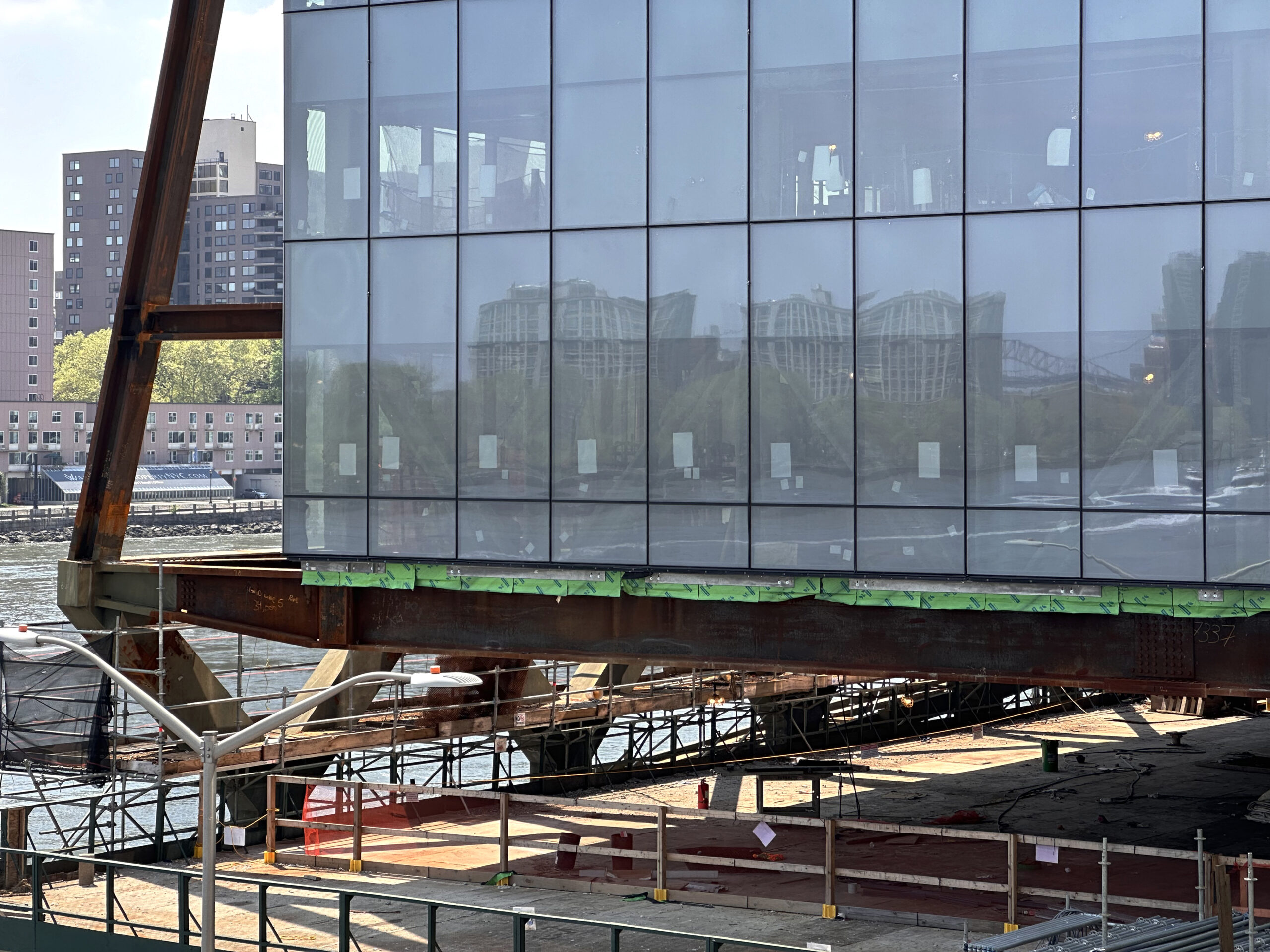 Façade Installation Progresses on The Hospital For Special Surgery's Expansion on Manhattan's Upper East Side - New York YIMBY-10