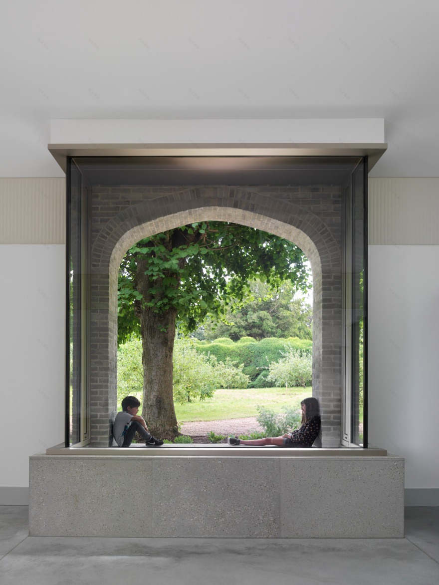 灰色砖与黑锌的巧妙融合,打造独特学习空间-18