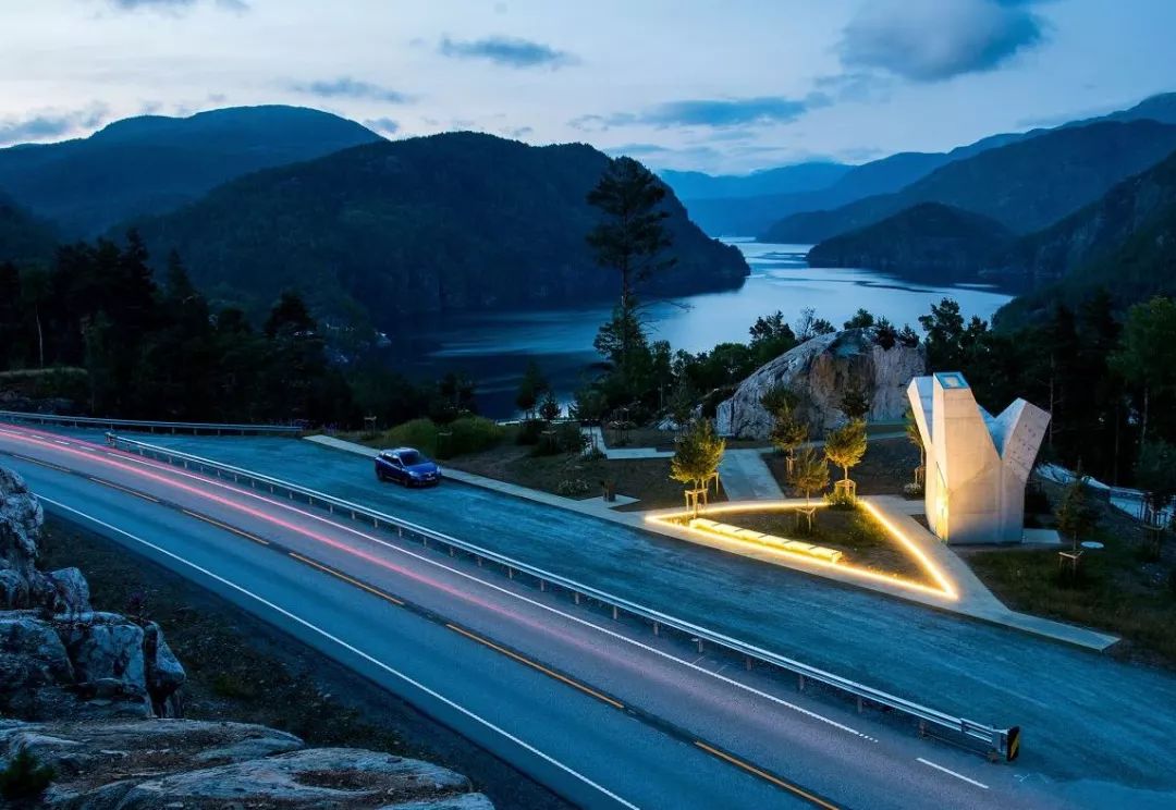 挪威高山上的匠心公厕-18