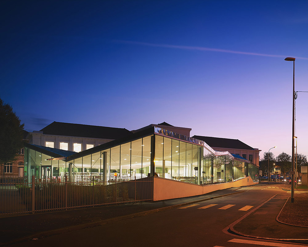 法国 La Madeleine 媒体图书馆,工业风与温暖环境的完美融合-31