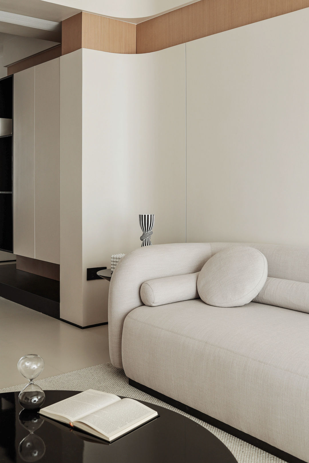 黑白灰现代简约家居空间设计丨二间半设计事务所-2