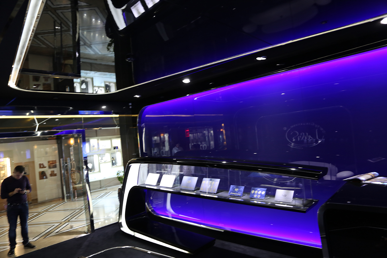 乌克兰科技未来主义展厅设计-33