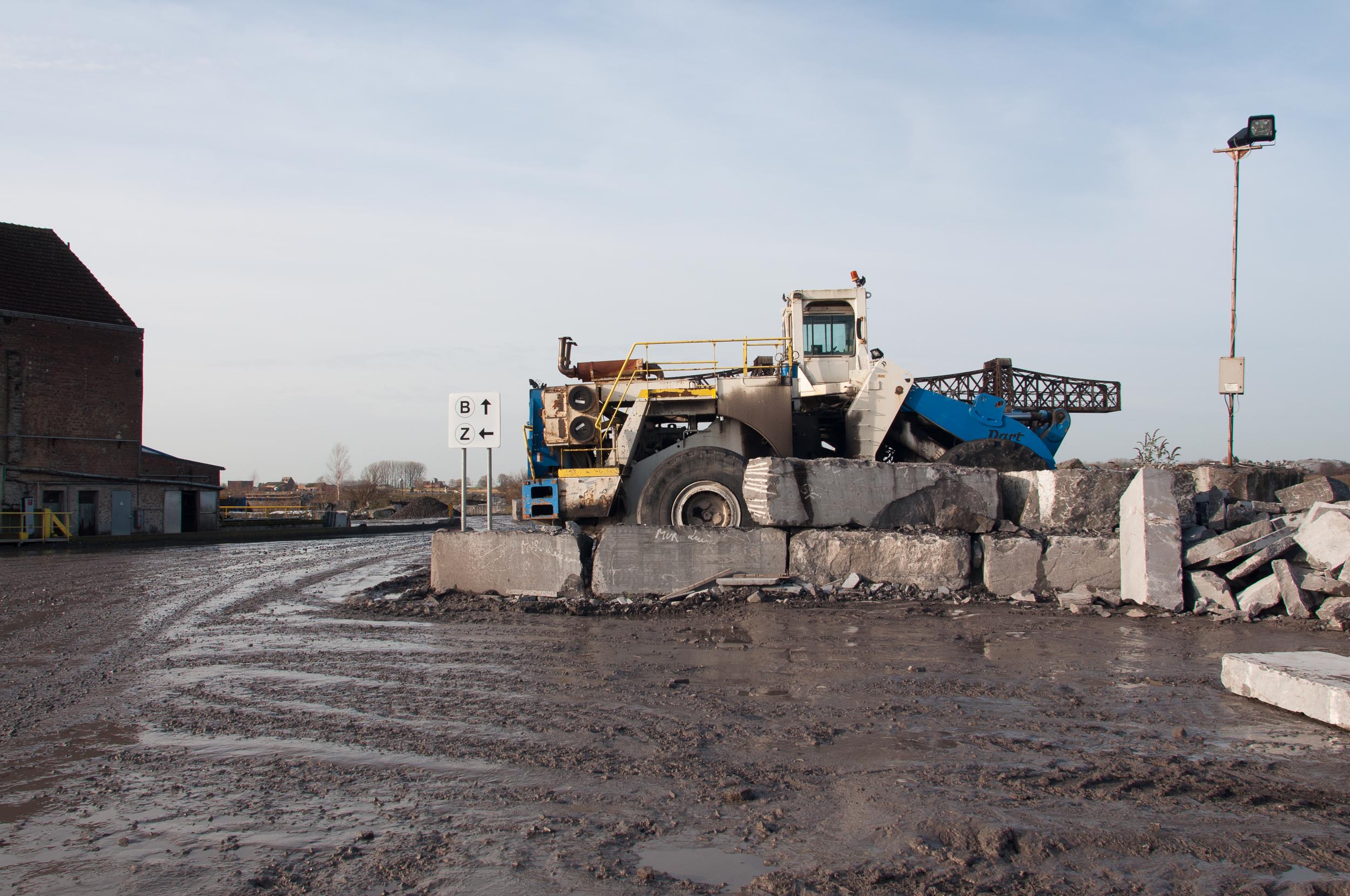 采石场·朱利安·卡雷德罗

注：Julien Carretero 一般是人名，按常见音译规则翻译为朱利安·卡雷德罗；Quarry 常见释义为采石场，若此处有特定含义，但因缺乏更多背景信息暂按常见义翻译 丨比利时埃诺-38