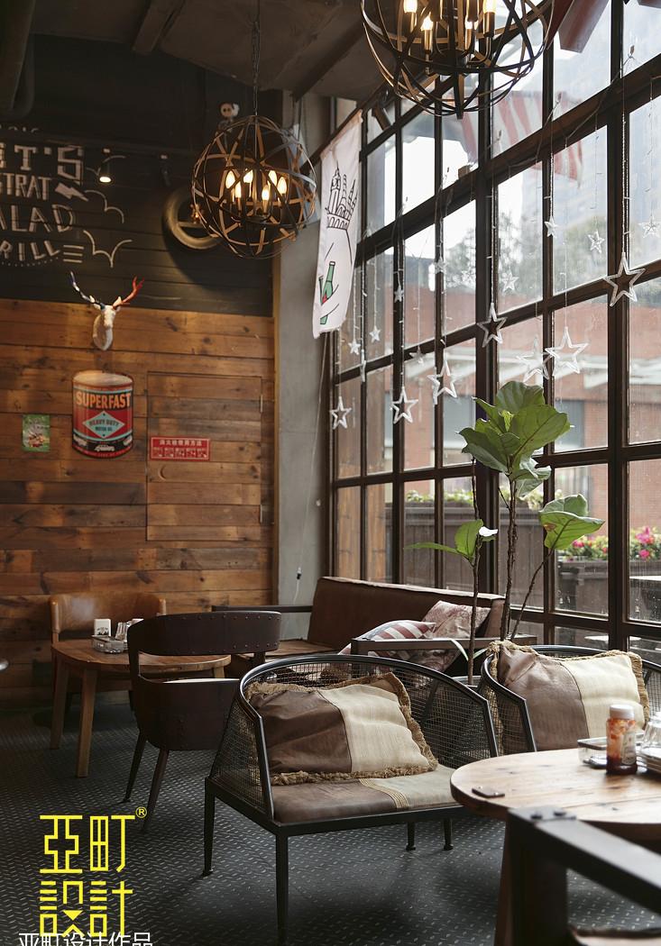 长沙美式餐吧设计 | 通透玻璃窗格，投影映射品牌形象-36
