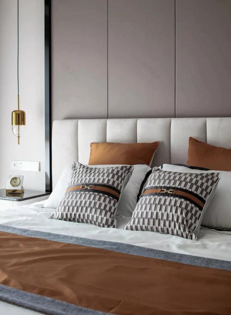 90 后新婚夫妻的现代轻奢婚房,设计巧妙且实用-29