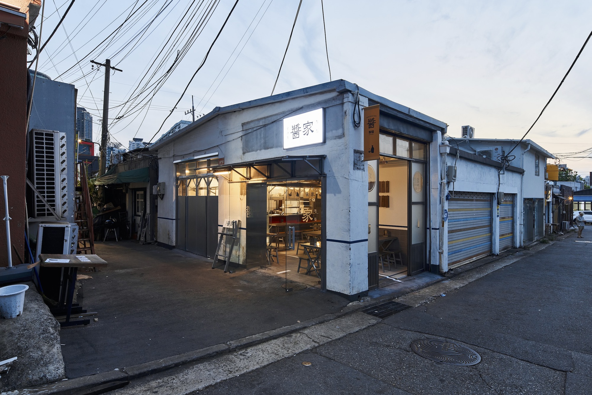 脏脏韩式室内街头酒吧丨韩国首尔丨omostudio-28