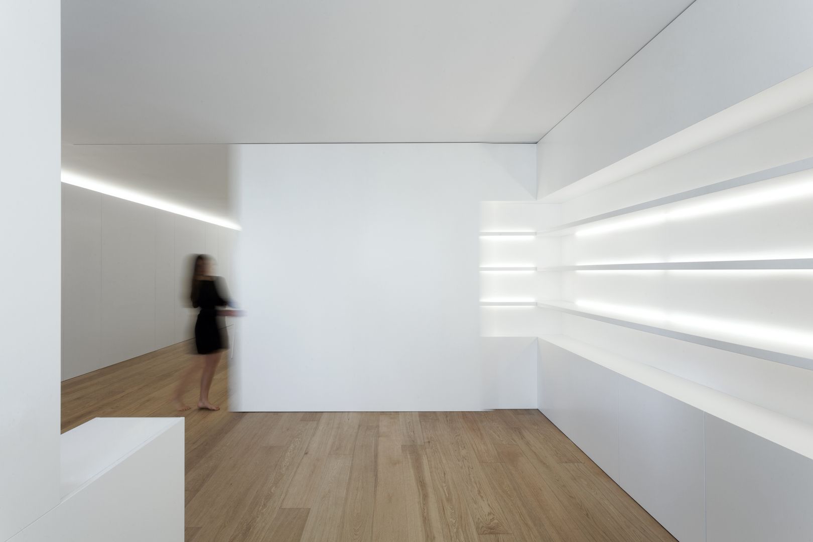 白漆润色,空间焕新——瓦伦西亚公寓设计-26