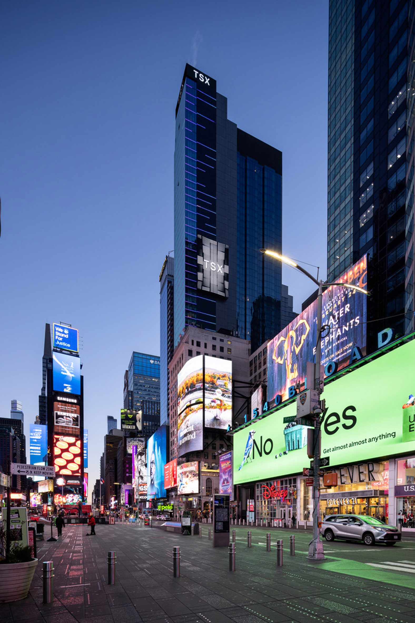 Mancini Duffy uses "elaborate" hydraulic system to reposition theatre in Times Square skyscraper-3