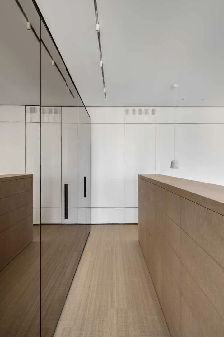 顶层简奢大宅丨Aviram Kushmirski 设计工作室-41