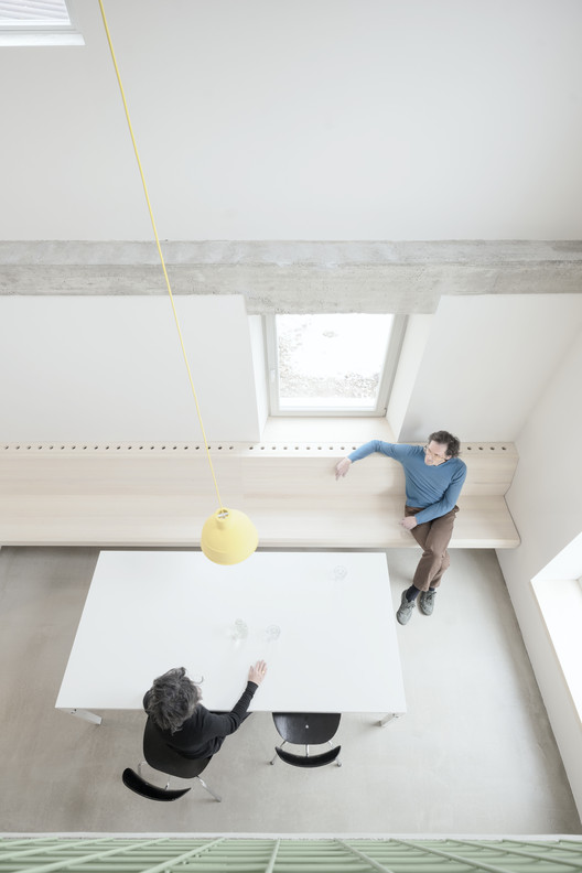 德国斯图加特老宅翻新，紧凑空间变身为迷人的阁楼式住宅-8