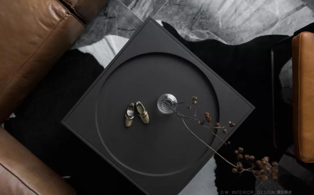 90 后婚房爆改,简约灰色调中的活力与诗意-11