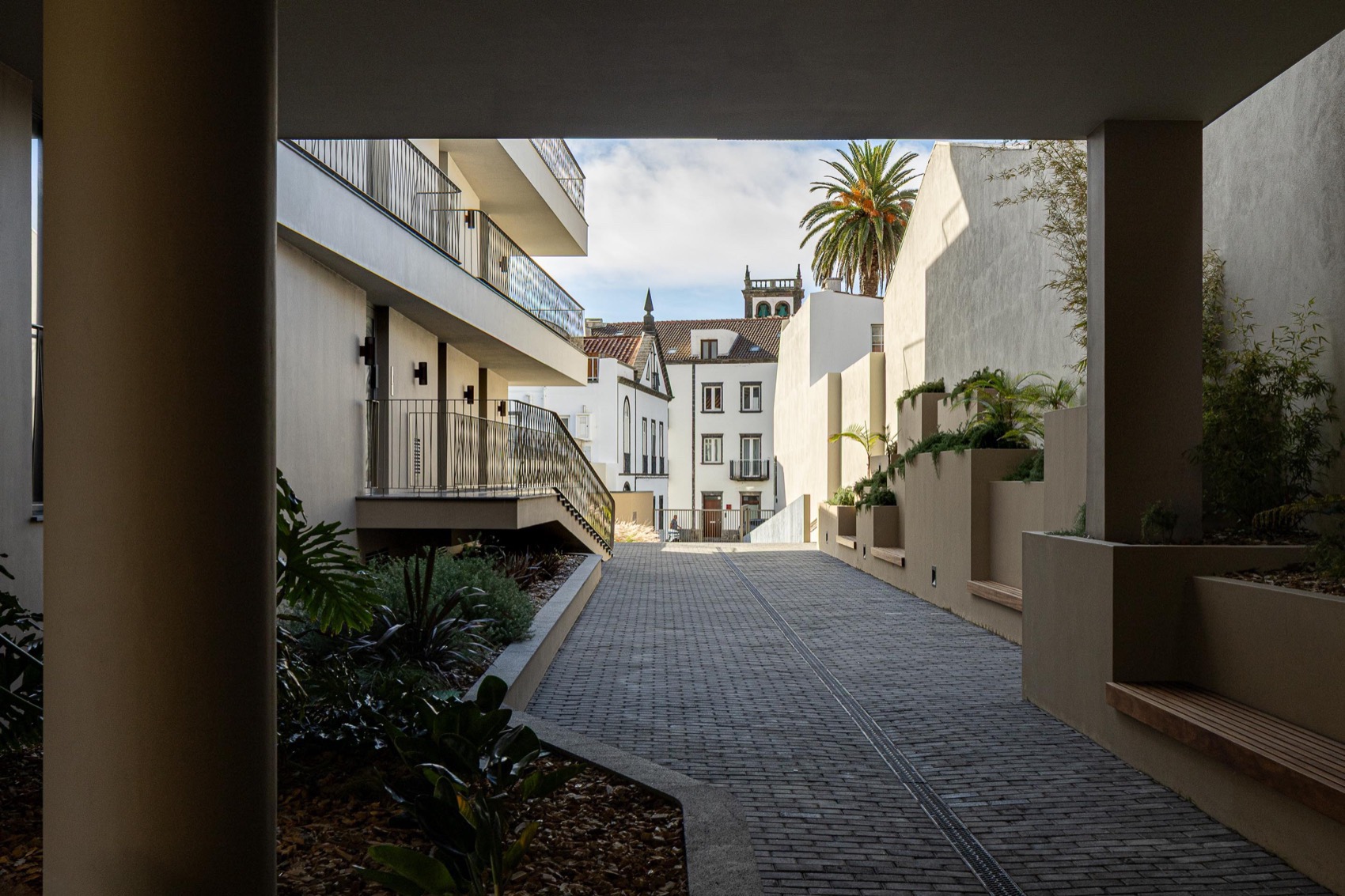 ERNESTO DO CANTO住宅区丨葡萄牙蓬塔德尔加达丨BOX arquitectos-49